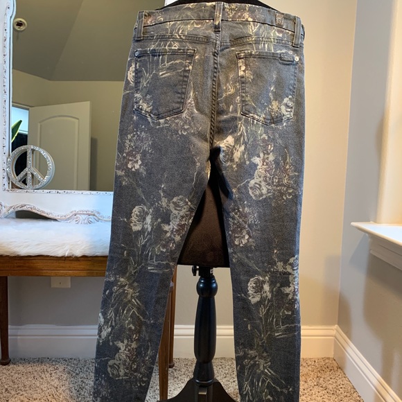 7 For All Mankind Skinny Black Wash Floral Pattern Jeans Size 28 - Picture 3 of 6